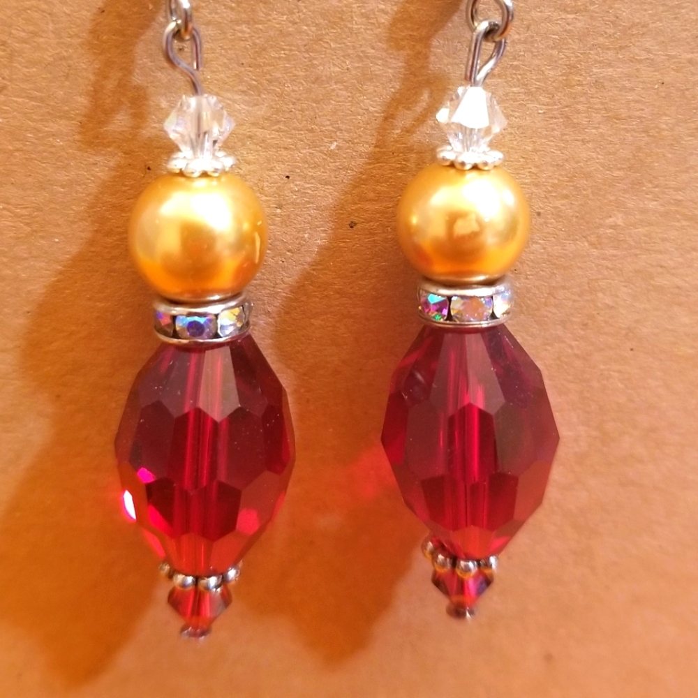 Handmade new Swarovski and glass bead earings